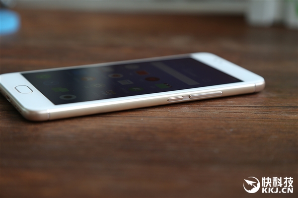 ����5s��è��װ���䣺85������Ѫ+1��mAh�ƶ���Դ