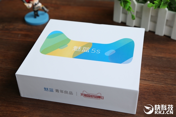 ����5s��è��װ���䣺85������Ѫ+1��mAh�ƶ���Դ