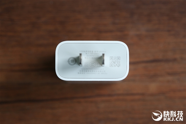 ����5s��è��װ���䣺85������Ѫ+1��mAh�ƶ���Դ