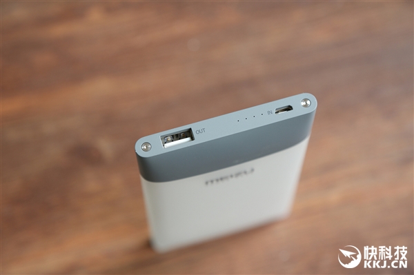 ����5s��è��װ���䣺85������Ѫ+1��mAh�ƶ���Դ