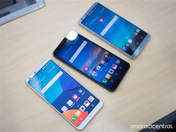 ����������LG G6�Ա�G5ͼ�ͣ�������ڱߡ���ͷ͹��