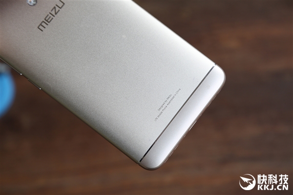 ����5s��è��װ���䣺85������Ѫ+1��mAh�ƶ���Դ