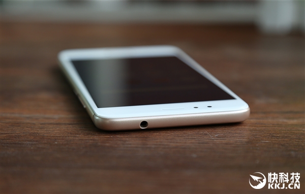 ����5s��è��װ���䣺85������Ѫ+1��mAh�ƶ���Դ