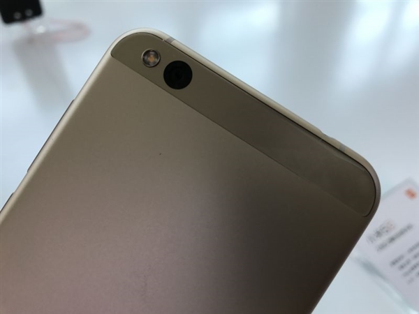 ���������� С��5c���ͼ�ͣ��ڱ߹�խ��