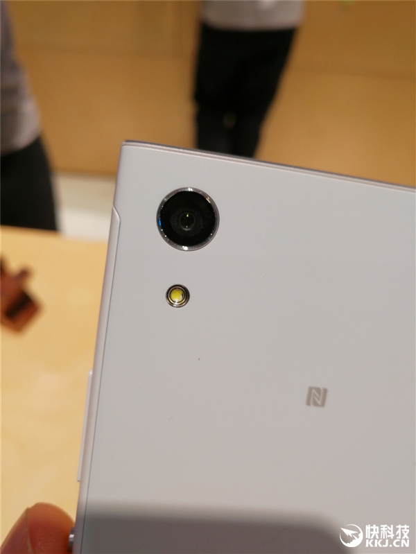 �ޱ߿��ޣ�����XA1 Ultra����ͼ�ͣ�˧��