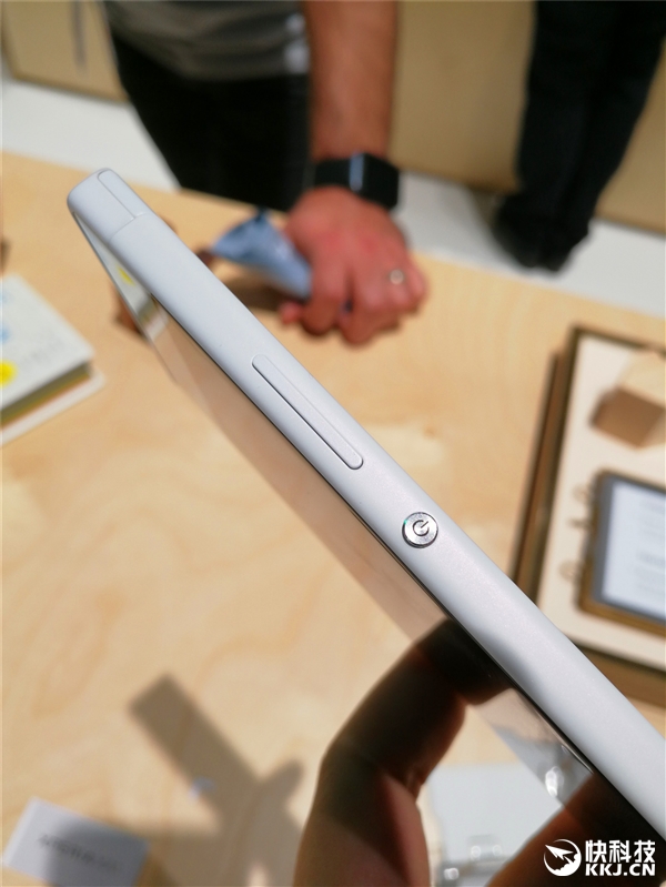 �ޱ߿��ޣ�����XA1 Ultra����ͼ�ͣ�˧��