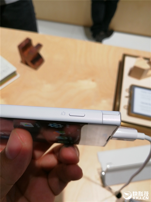 �ޱ߿��ޣ�����XA1 Ultra����ͼ�ͣ�˧��