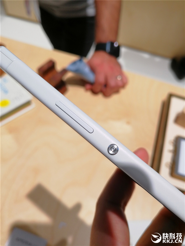 �ޱ߿��ޣ�����XA1 Ultra����ͼ�ͣ�˧��