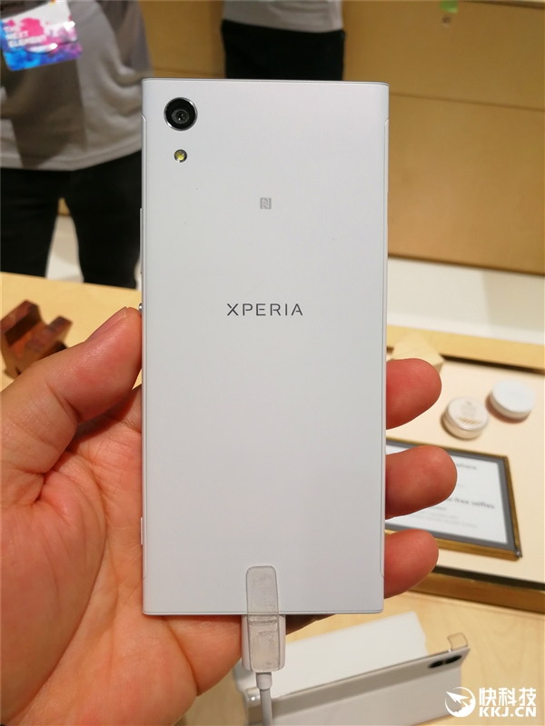 �ޱ߿��ޣ�����XA1 Ultra����ͼ�ͣ�˧��