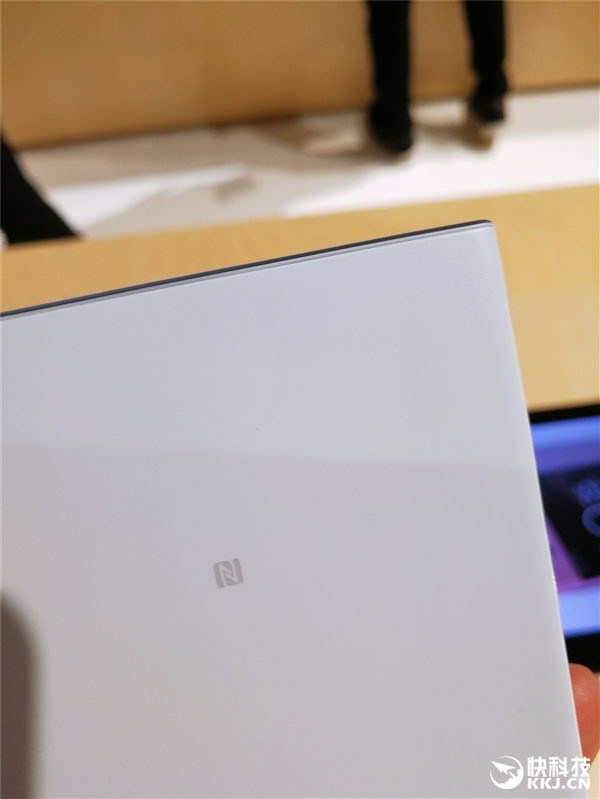 �ޱ߿��ޣ�����XA1 Ultra����ͼ�ͣ�˧��