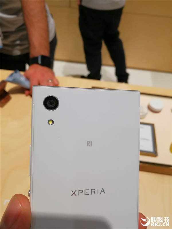 �ޱ߿��ޣ�����XA1 Ultra����ͼ�ͣ�˧��