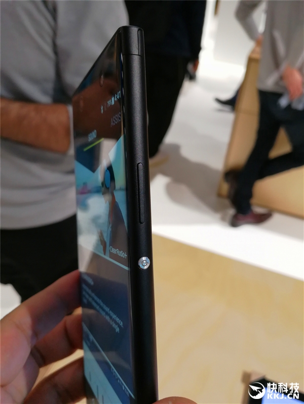 �ޱ߿��ޣ�����XA1 Ultra����ͼ�ͣ�˧��