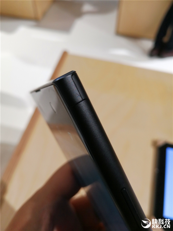 �ޱ߿��ޣ�����XA1 Ultra����ͼ�ͣ�˧��