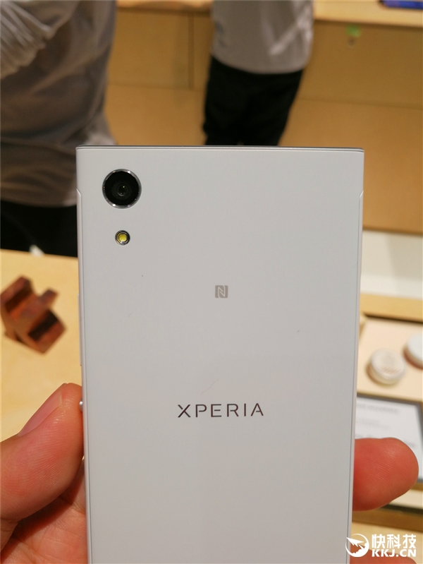 �ޱ߿��ޣ�����XA1 Ultra����ͼ�ͣ�˧��