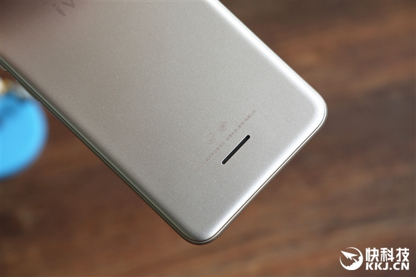 Ů������ӱ���� ivvi V1���䣺����֧�ֻƽ�LTE