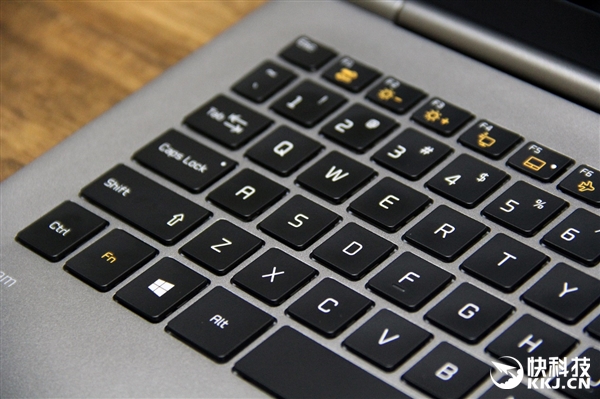 1090�˼����ᱡ��LG gram 15Z970����濪��ͼ��