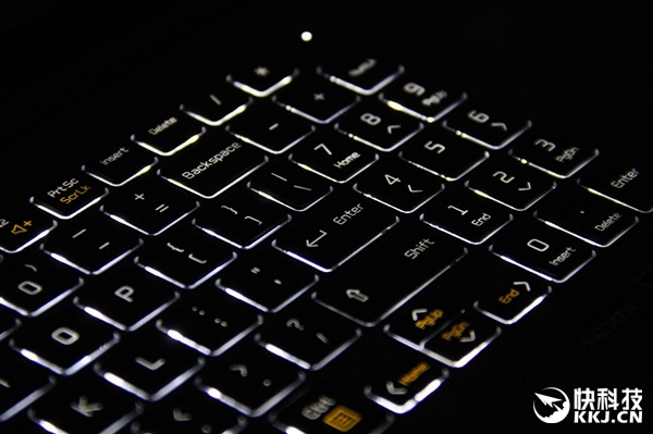 1090�˼����ᱡ��LG gram 15Z970����濪��ͼ��