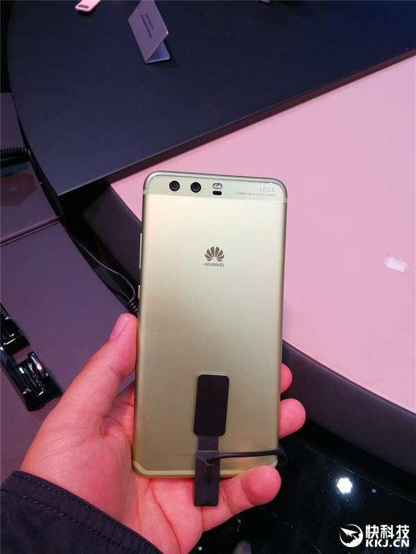 �������ʣ���ΪP10�ƹ�ľ������ɫ�����������