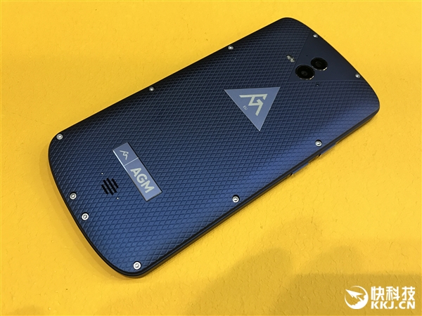 ʷ�����޵�����835�콢��8GB�ڴ桢IP68������ˮ