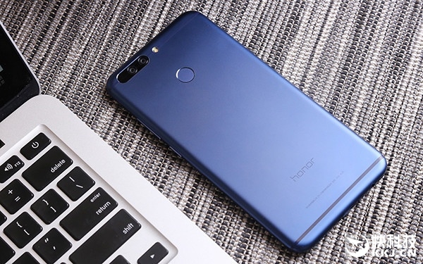 Ŭ���Ǳ��·����»���ȫ�ع⣺6G�ڴ�/˫1300��ͷ