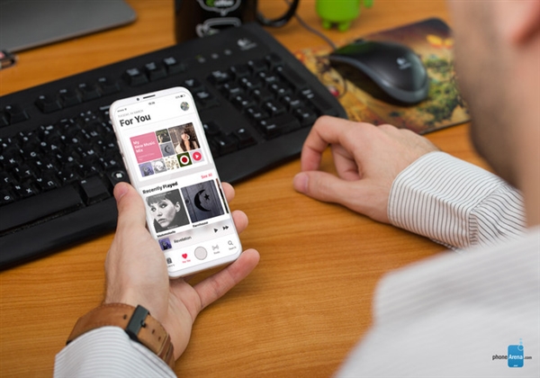 ��������iPhone 8������Ⱦ���ͼ�ع⣺�ڰ���ɫ���ܾ���