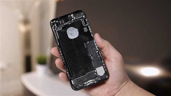 ��������iPhone 7 Plus��ڰ棺Ư����