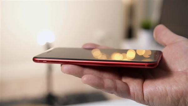 ��������iPhone 7 Plus��ڰ棺Ư����