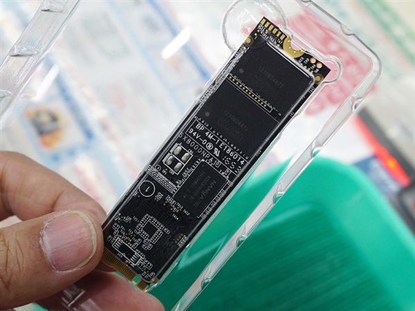 2500MB/s����������̬Ӳ��CFD M2OPG1VN����