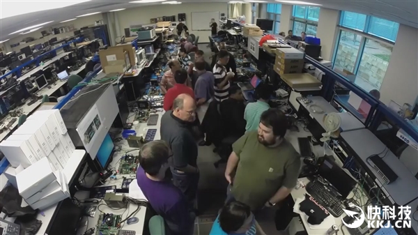 AMD 16ķռRyzenأ˫оƬװ