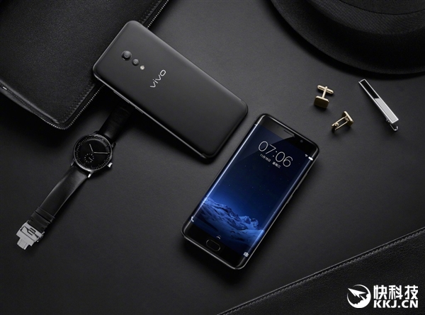 ������ǿ˫������vivo Xplay6ĥɰ�����У�4498Ԫ