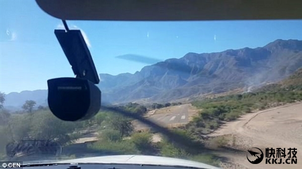 ���磡����Ů�ܵ����� ���ɻ�����ײ��