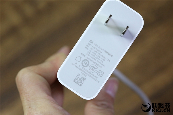 ���ߴ�Core���ģ�12.5Ӣ��С�ױʼǱ�Air����ͼ��