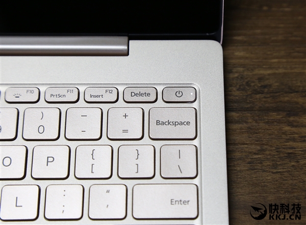 ���ߴ�Core���ģ�12.5Ӣ��С�ױʼǱ�Air����ͼ��