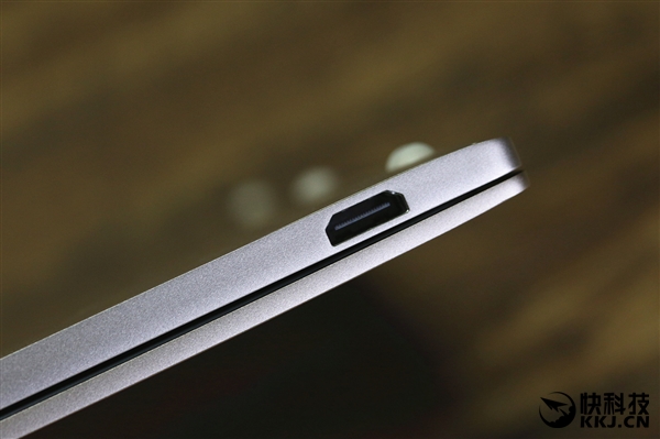 ���ߴ�Core���ģ�12.5Ӣ��С�ױʼǱ�Air����ͼ��