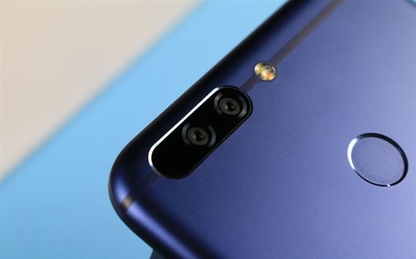 ��ҫ���ⷢ����ҫ8 Pro�»�������960��˫��6G�ڴ�