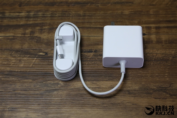 ���ߴ�Core���ģ�12.5Ӣ��С�ױʼǱ�Air����ͼ��