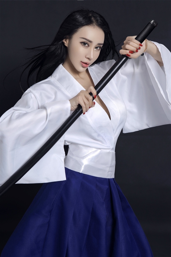 ��������ҫ���ж��������ԭ��ŮӢ��