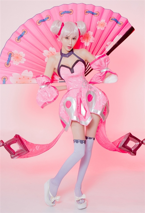 ��������ҫ���ж��������ԭ��ŮӢ��