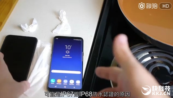 ������S8+��iPhone 7 Plusͬʱ�Է�ˮ�У�5���Ӻ�����