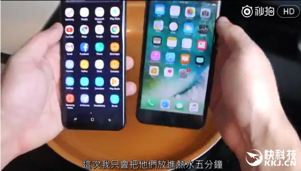 ������S8+��iPhone 7 Plusͬʱ�Է�ˮ�У�5���Ӻ�����