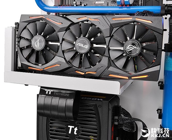 �Կ�PCIe x16�ӳ���չ���������Ӵ�ƽ����������ֱ��