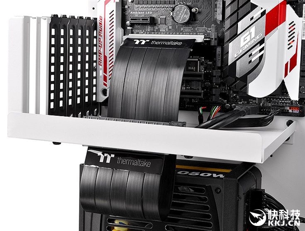 �Կ�PCIe x16�ӳ���չ���������Ӵ�ƽ����������ֱ��