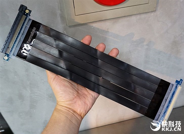 �Կ�PCIe x16�ӳ���չ���������Ӵ�ƽ����������ֱ��