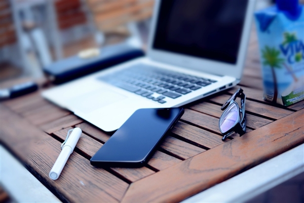 ID�ޱ߿���ʧ��1799Ԫ��Pro3˫��AI�����ͼ�ͣ�Ц���콢