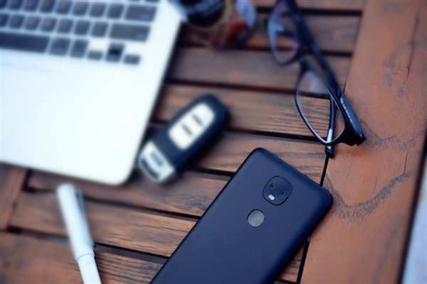 ID�ޱ߿���ʧ��1799Ԫ��Pro3˫��AI�����ͼ�ͣ�Ц���콢