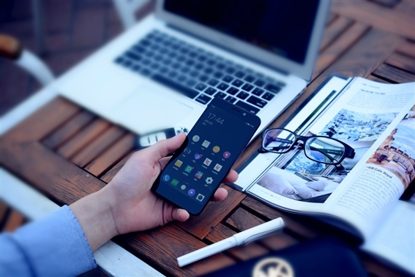 ID�ޱ߿���ʧ��1799Ԫ��Pro3˫��AI�����ͼ�ͣ�Ц���콢