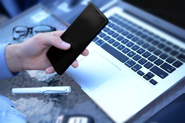 ID�ޱ߿���ʧ��1799Ԫ��Pro3˫��AI�����ͼ�ͣ�Ц���콢