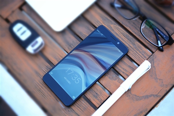 ID�ޱ߿���ʧ��1799Ԫ��Pro3˫��AI�����ͼ�ͣ�Ц���콢