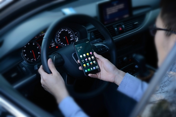 ID�ޱ߿���ʧ��1799Ԫ��Pro3˫��AI�����ͼ�ͣ�Ц���콢