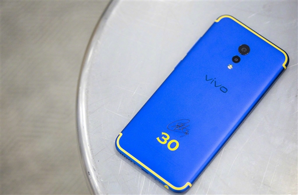 ���⾪������������iPhone 6S���ù���vivo